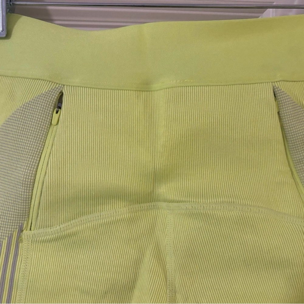 Fabletics Neon Yellow Leggings and sports bra size small - Picture 4 of 5